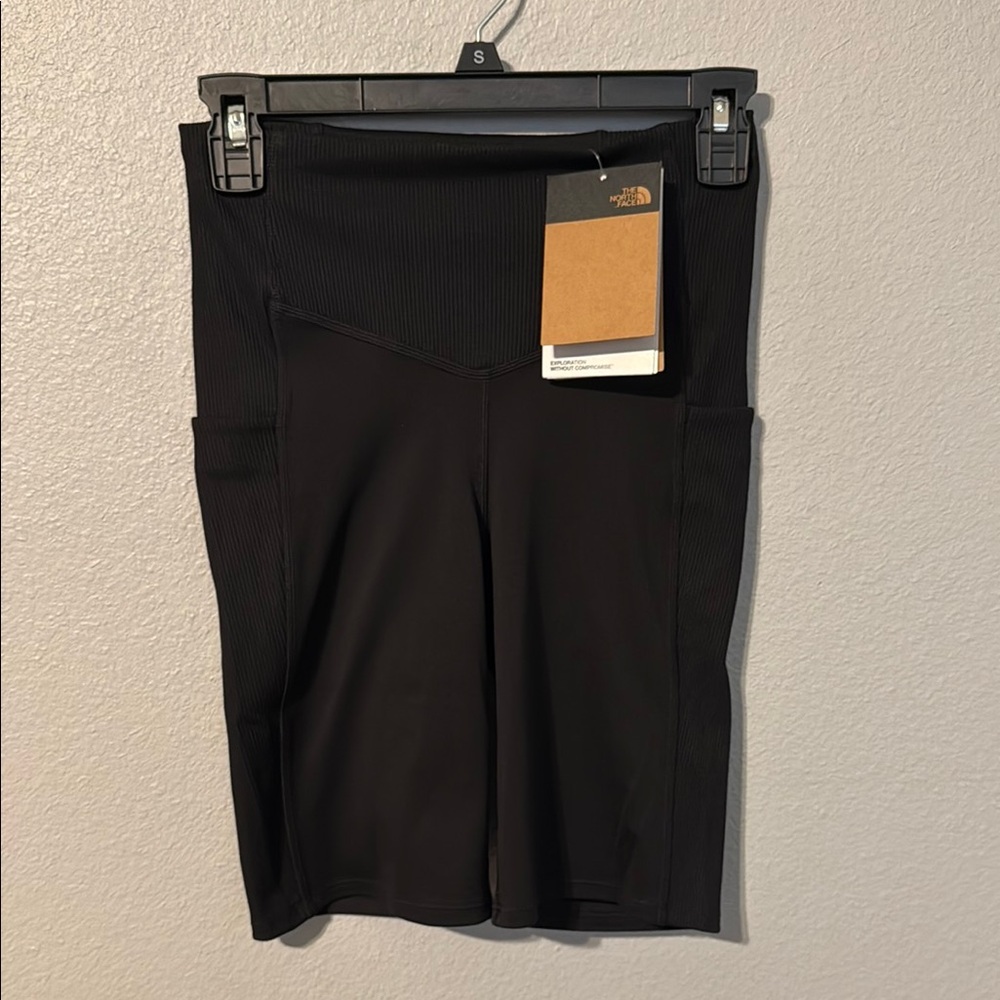 🆕 NWT The North Face Black Biker Shorts SZ S